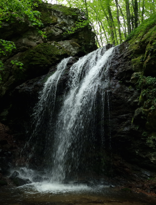 Таен Устински водопад