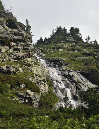 Suhoto Ezero Waterfall