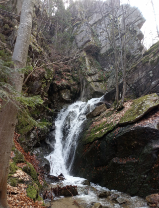 Skalovitsko Dere Waterfall 3