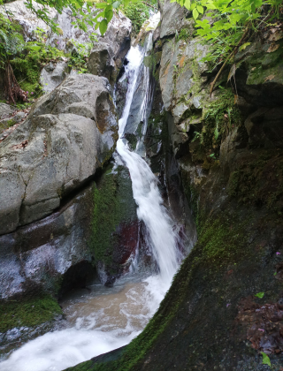 Srednishki Dol Waterfall 9