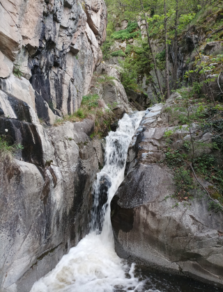 Mechkulska Reka Waterfall 9