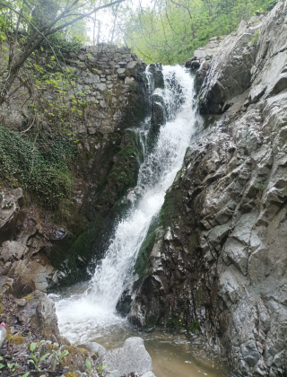 Luda Reka Lower Waterfall
