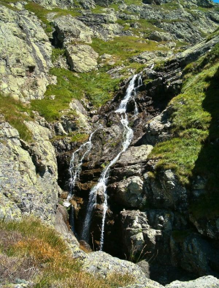 Gorno Tazhansko Praskalo Waterfall