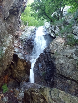 Долен водопад  Малка Бъзовица