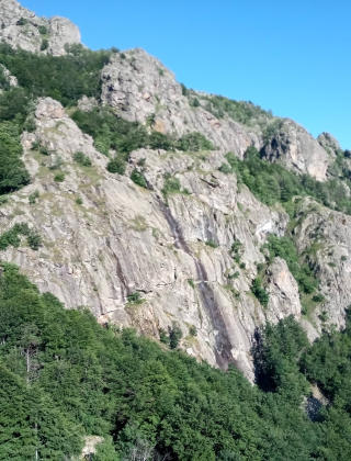 Водопад източен приток Малка Бъзовица