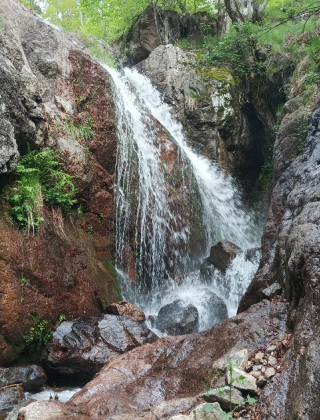 Водопад Равна река