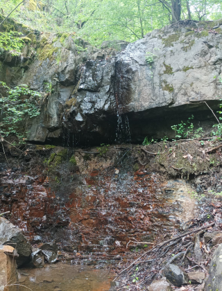 Червения водопад