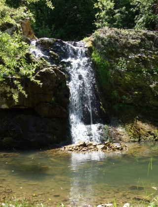 Skokov Dol (Slavshitsa) Waterfall