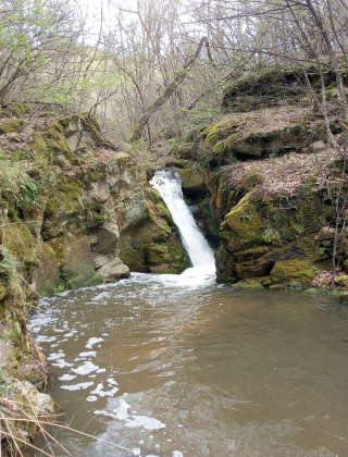 Mrachenishka Reka Waterfall