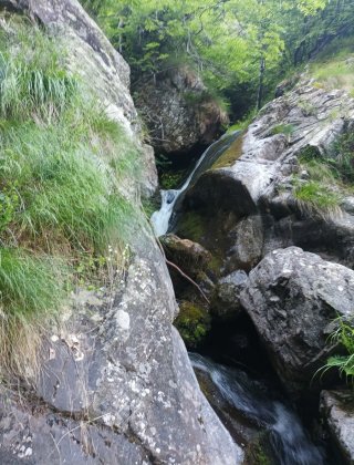 Srednata Vada Waterfall 1