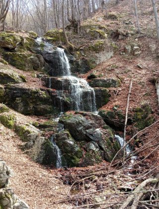Oshlyak Waterfall 18