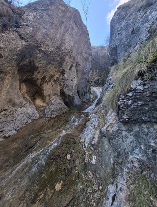 Manastirski Dol Waterfall 12