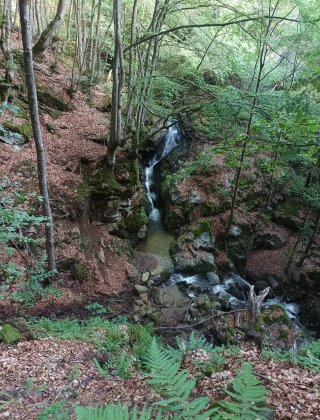 Srednishki Dol Waterfall 7