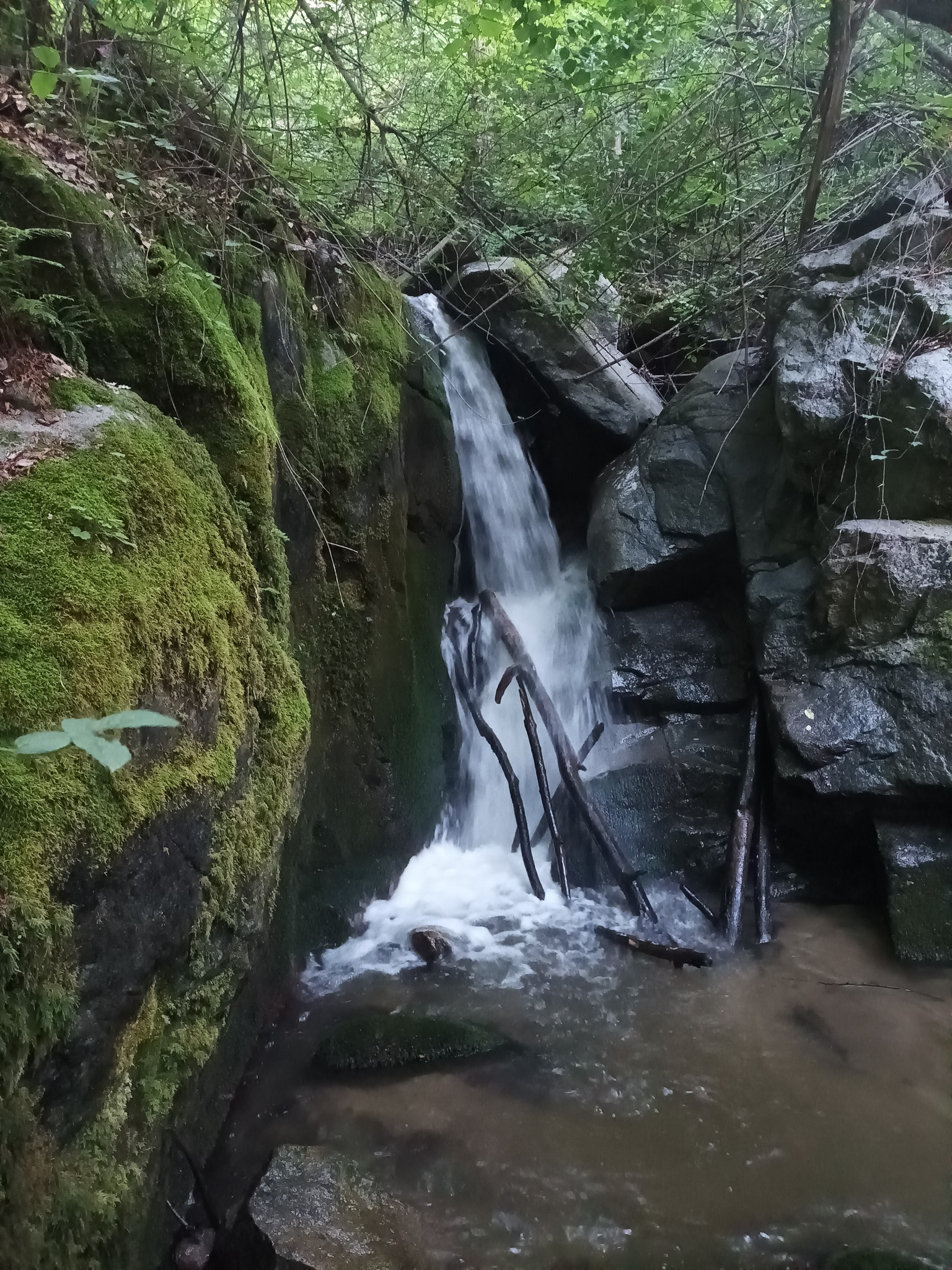 Среднишки водопад