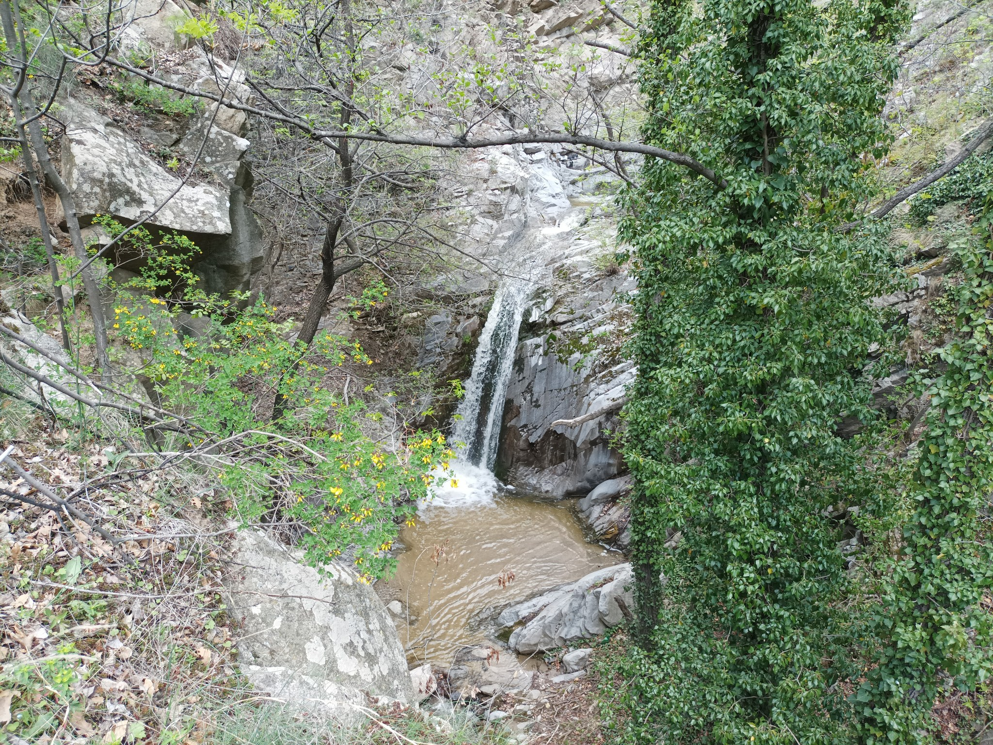 Водопад Луда река