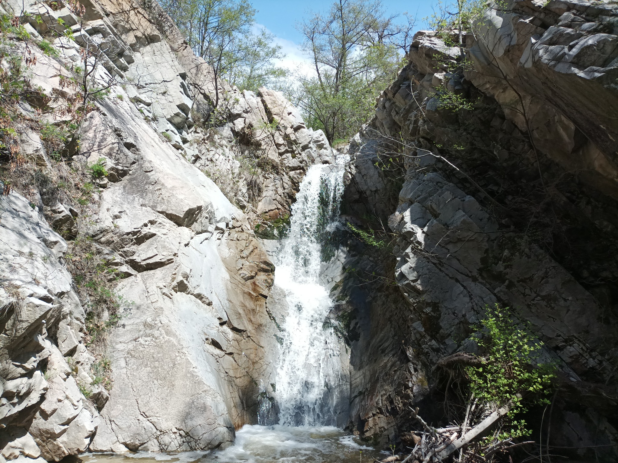 Горен водопад Луда река