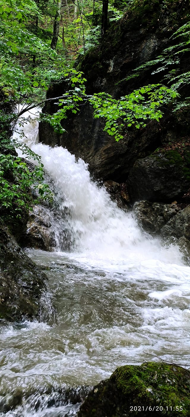 Водопад Малкия скок(Твърдица)