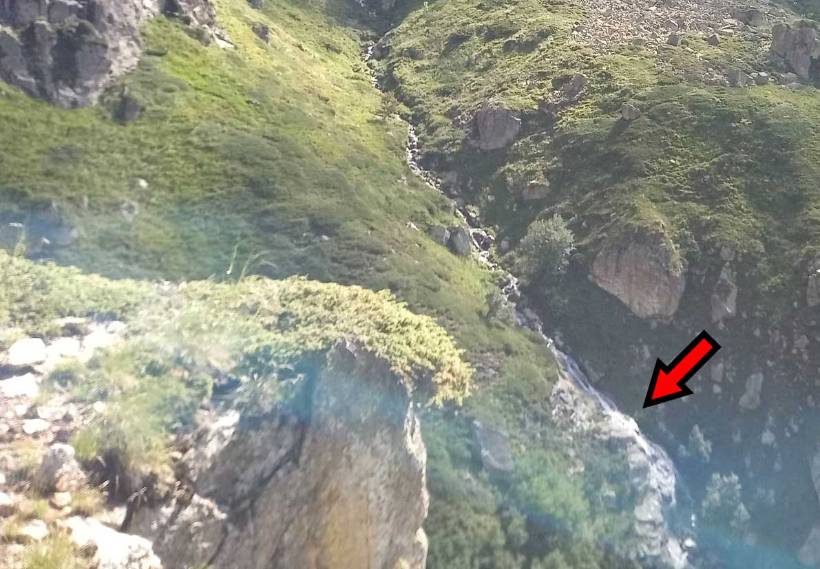 Каскада северен ляв приток Голяма Бъзовица