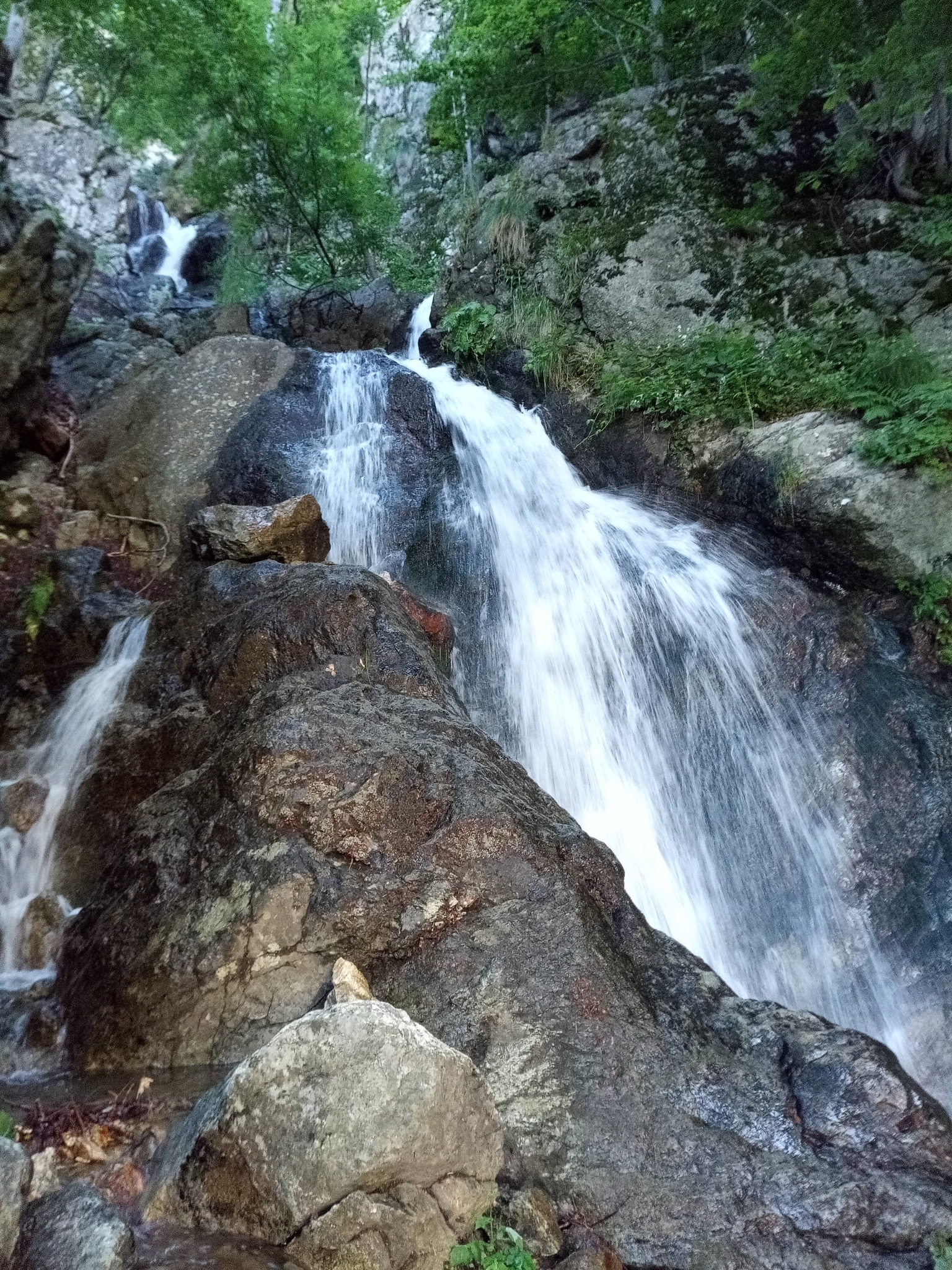 Водопад Малка Бъзовица 3