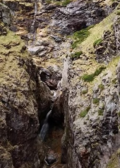 Скрития водопад вада Ушите 