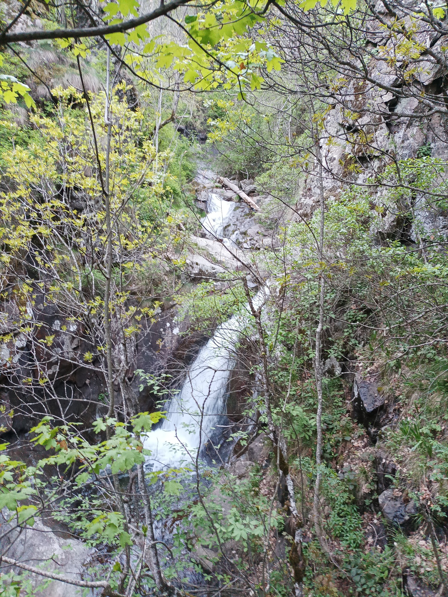 Горен водопад Равна река