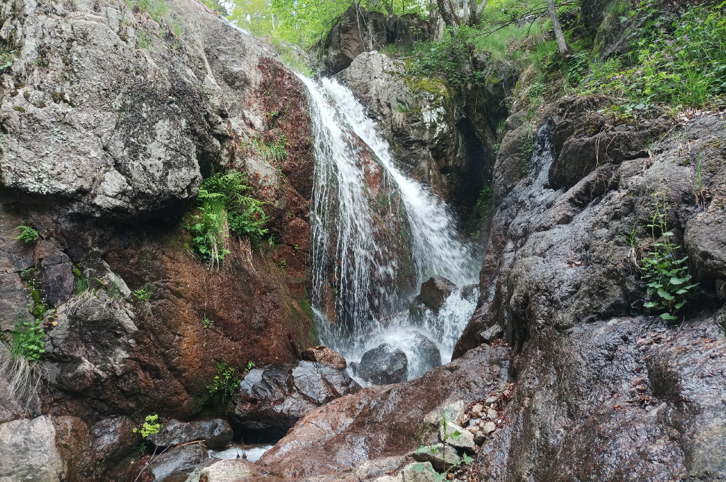 Водопад Равна река