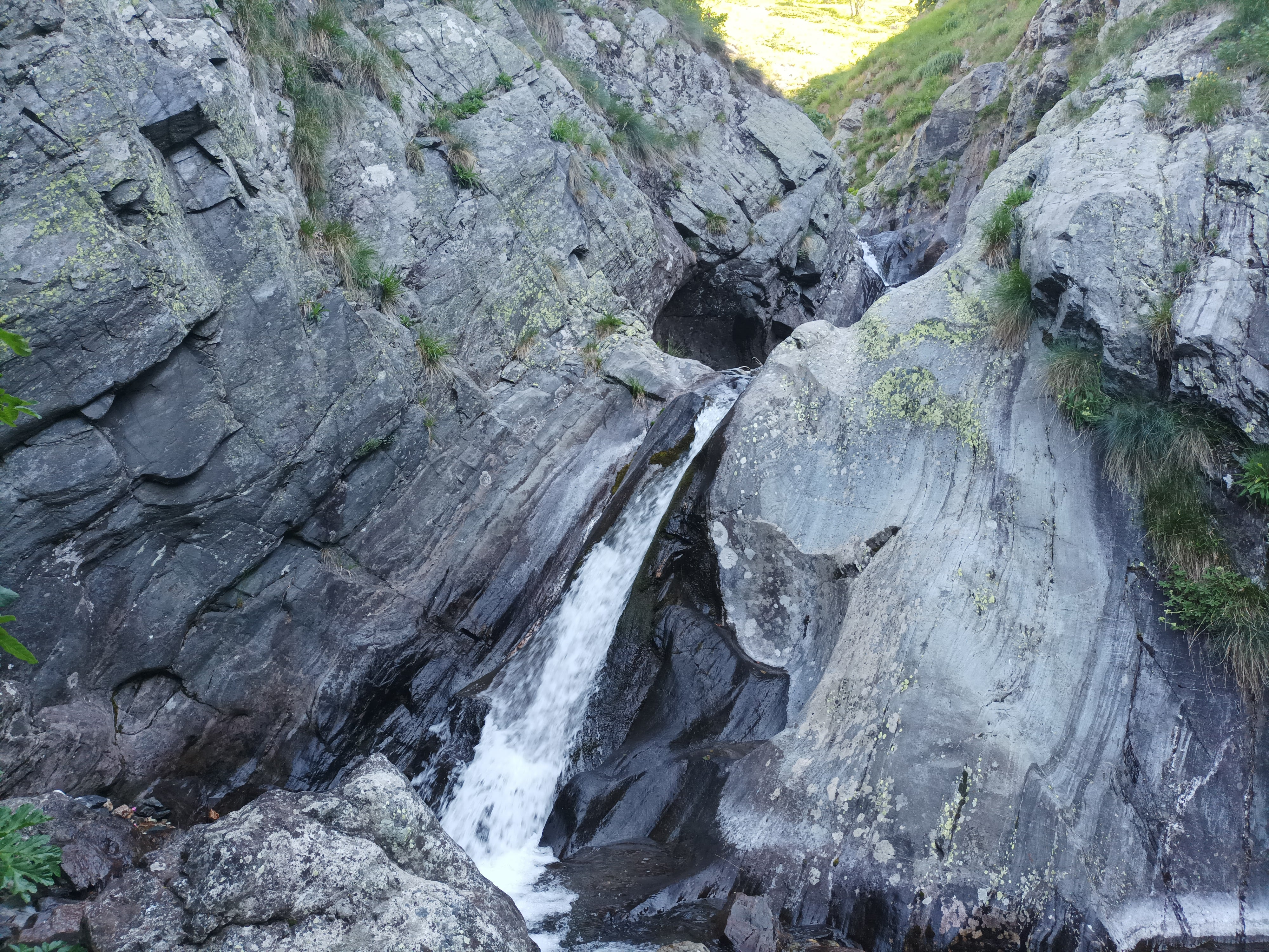Водопад ляв приток Бяла река 3