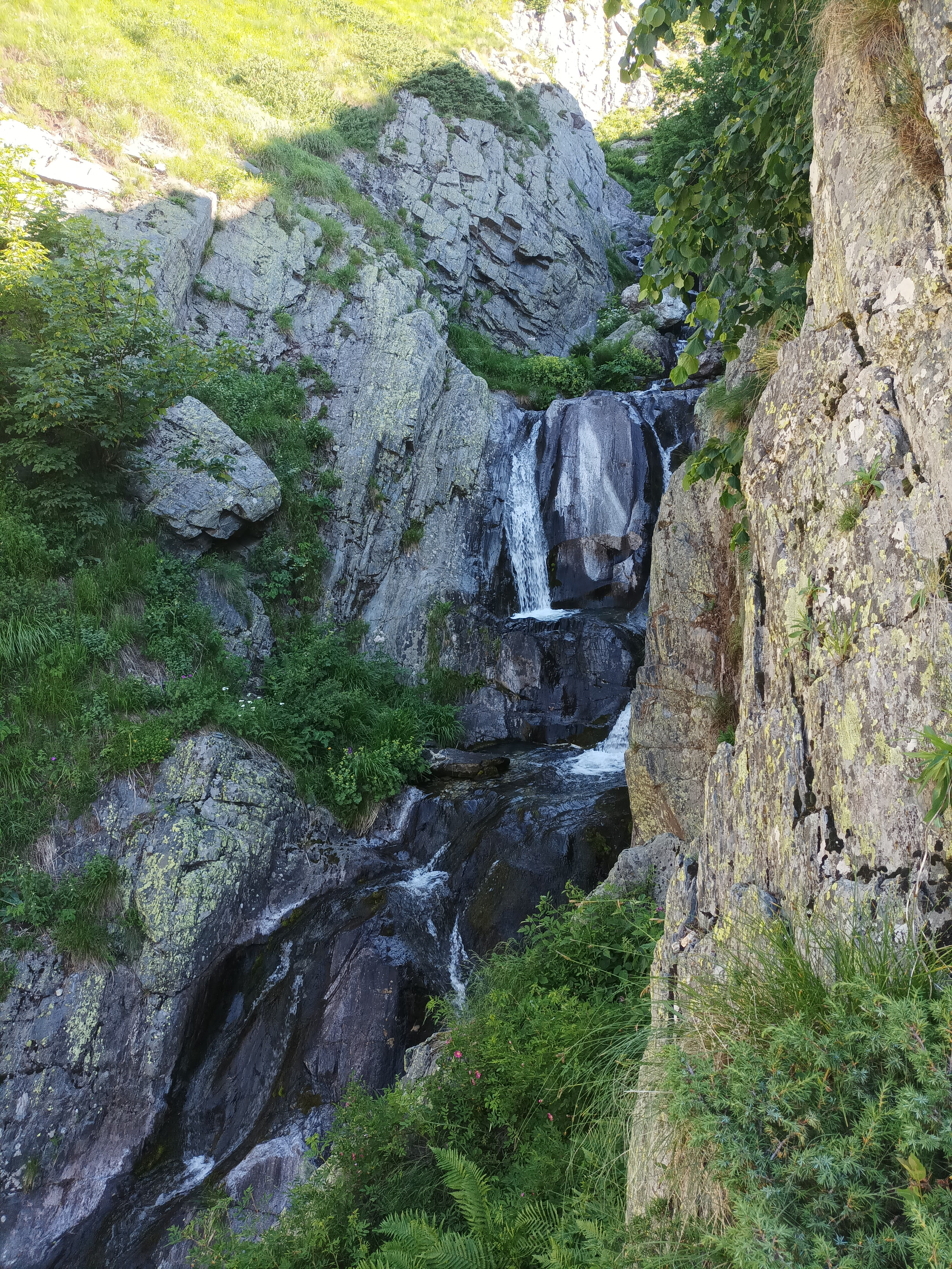 Водопад ляв приток Бяла река 4