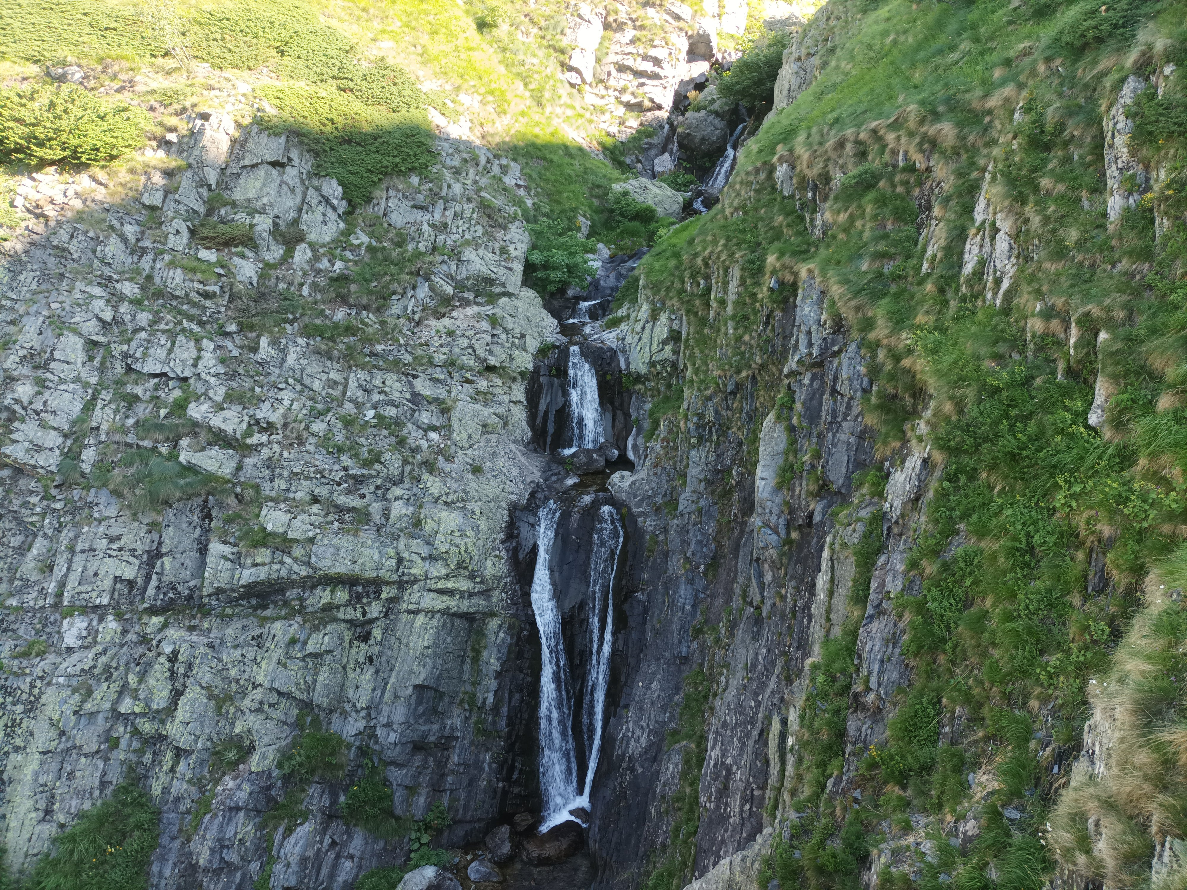Каскада ляв приток Бяла река 