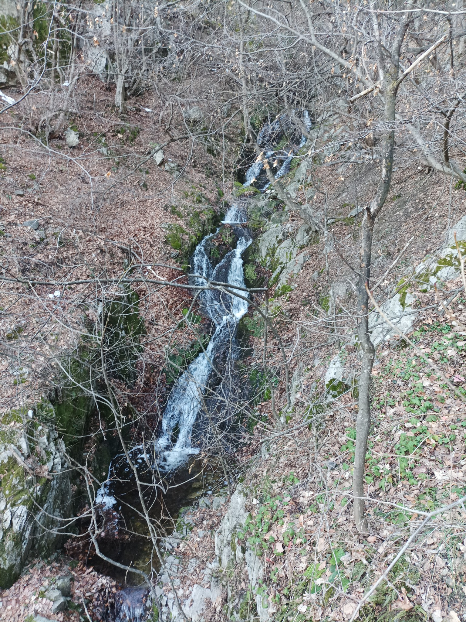 Скоковете Дълбоки дол