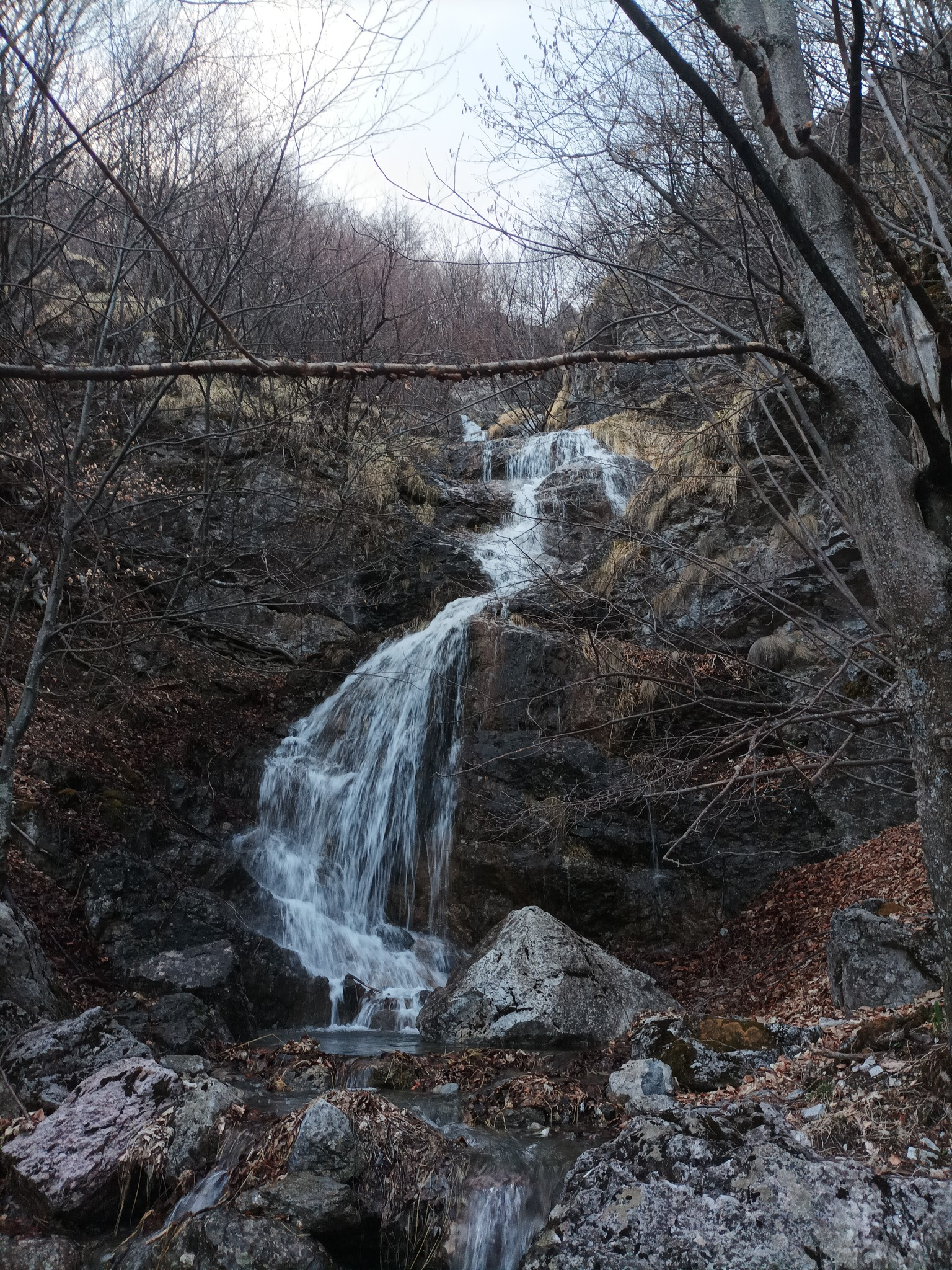 Горен водопад вада Сахранка