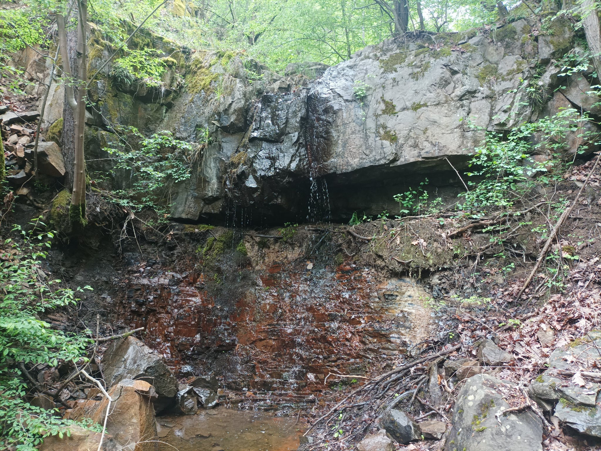 Червения водопад