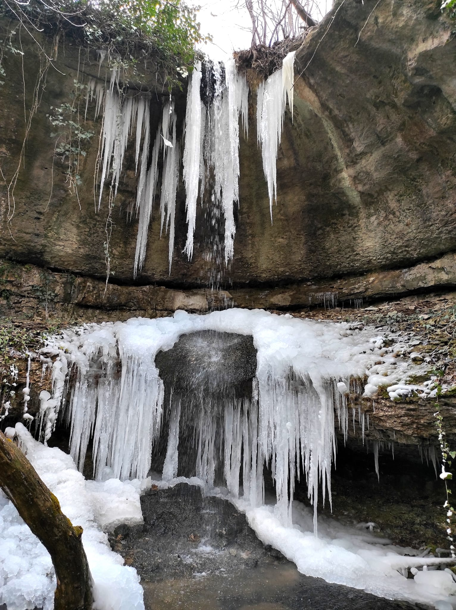 Водопад Неново - гробището