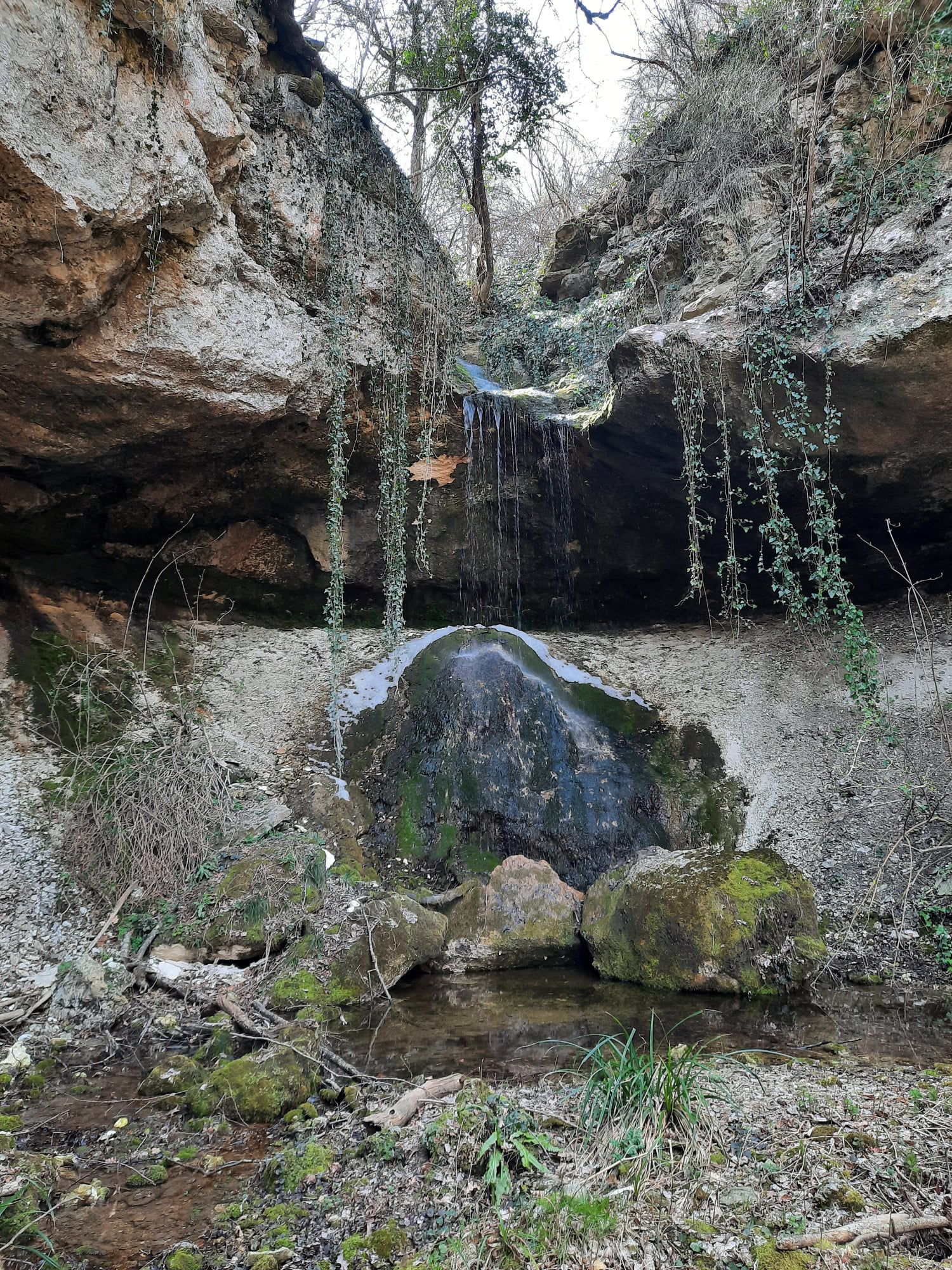 Равненски водопад