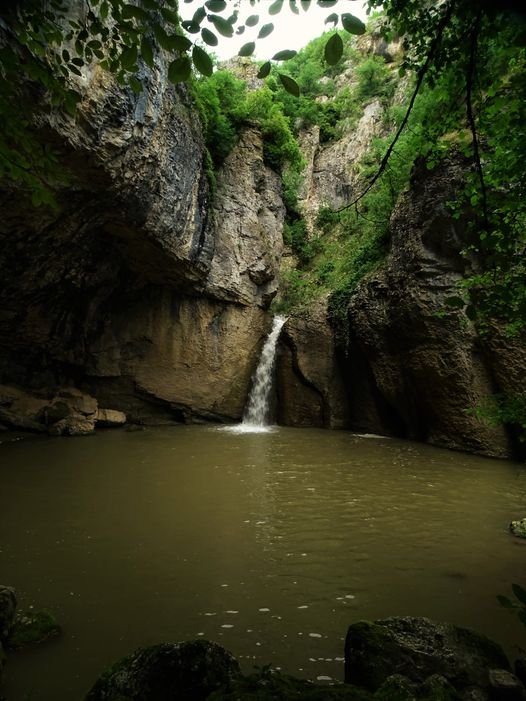 Водопад Момин Скок