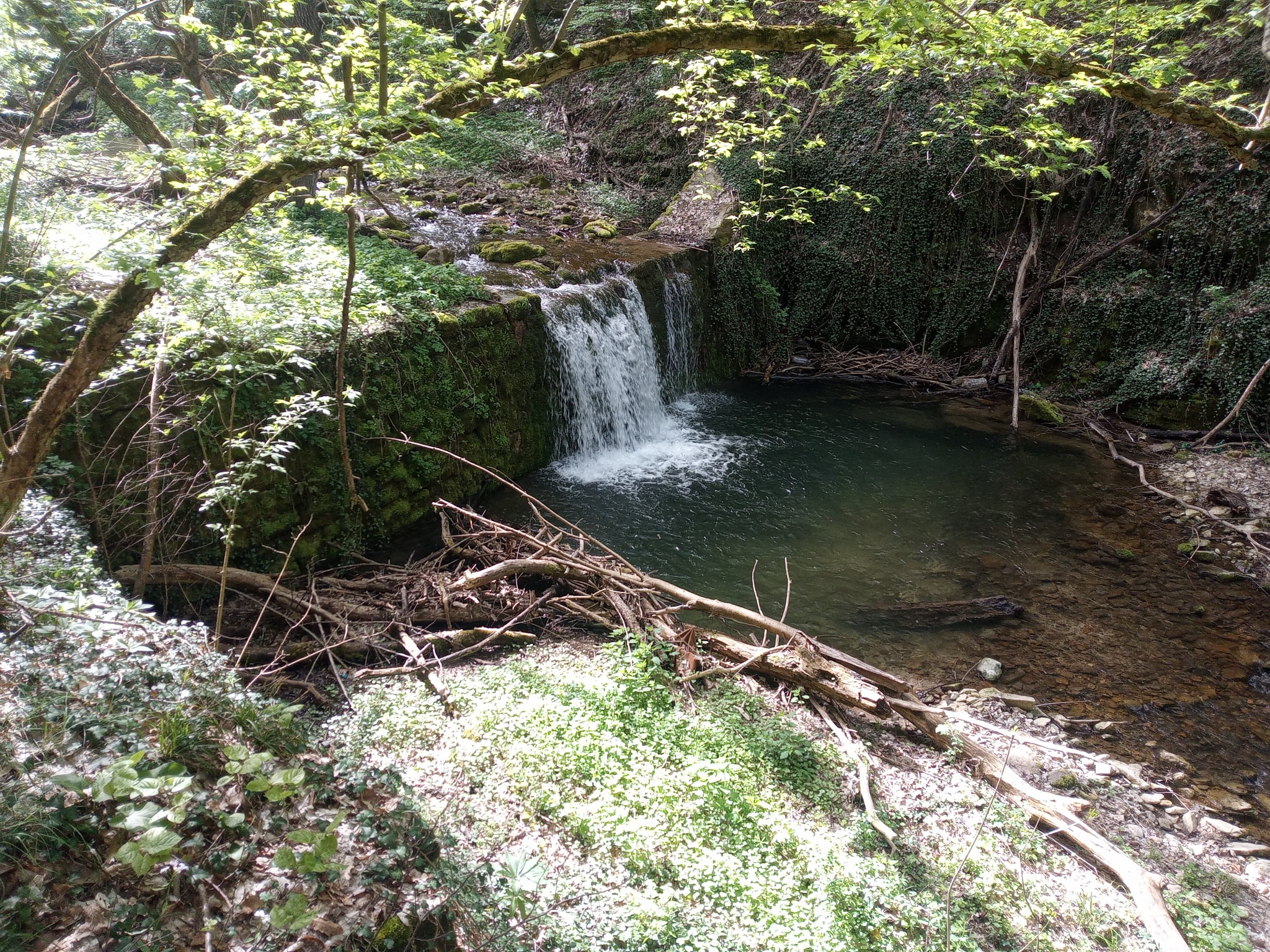 Водопад Подпорната стена