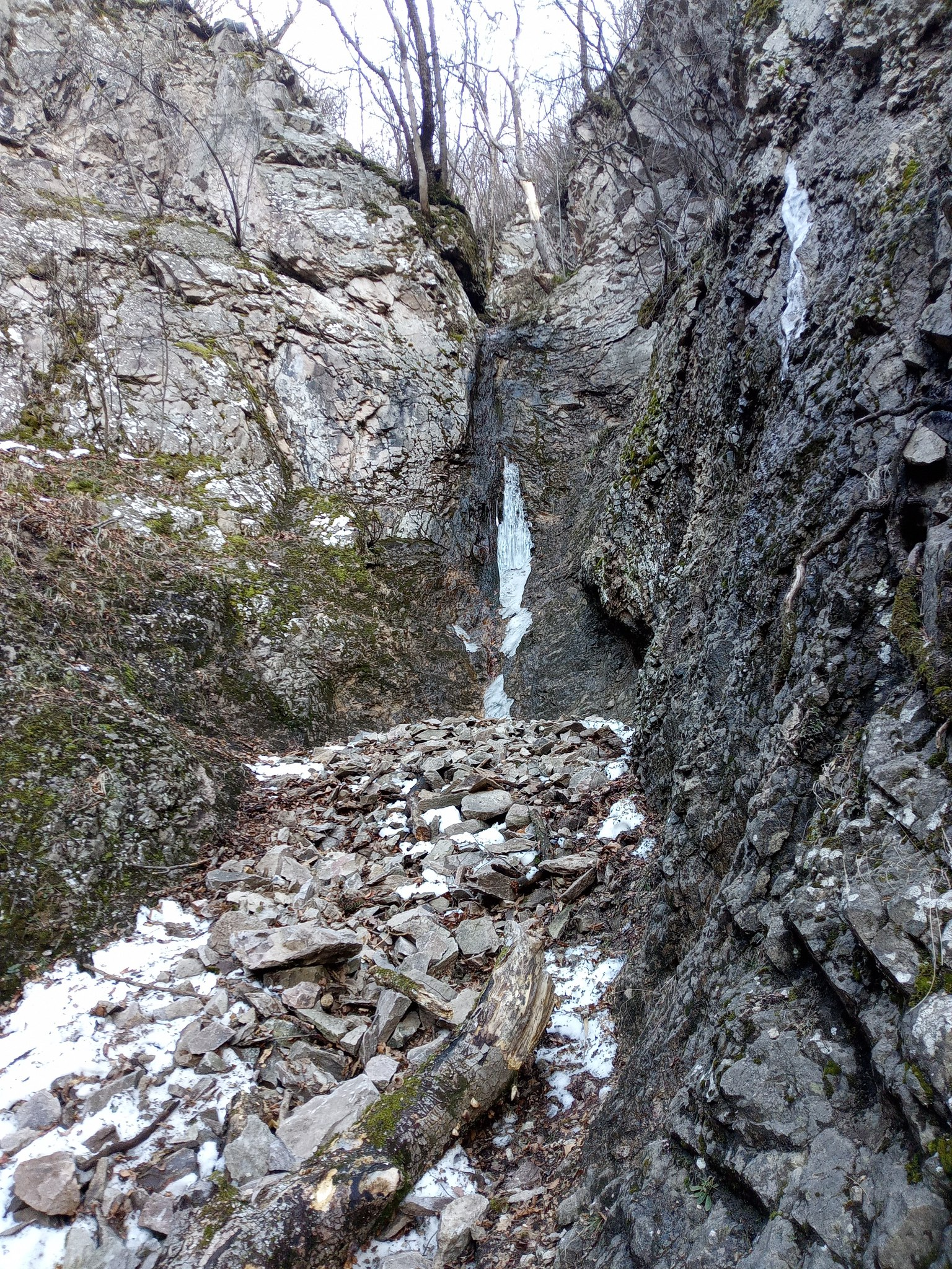 Сухия водопад