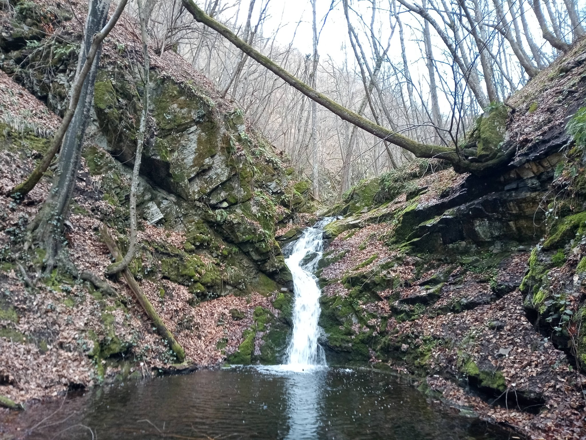 Горен Лещаришки водопад