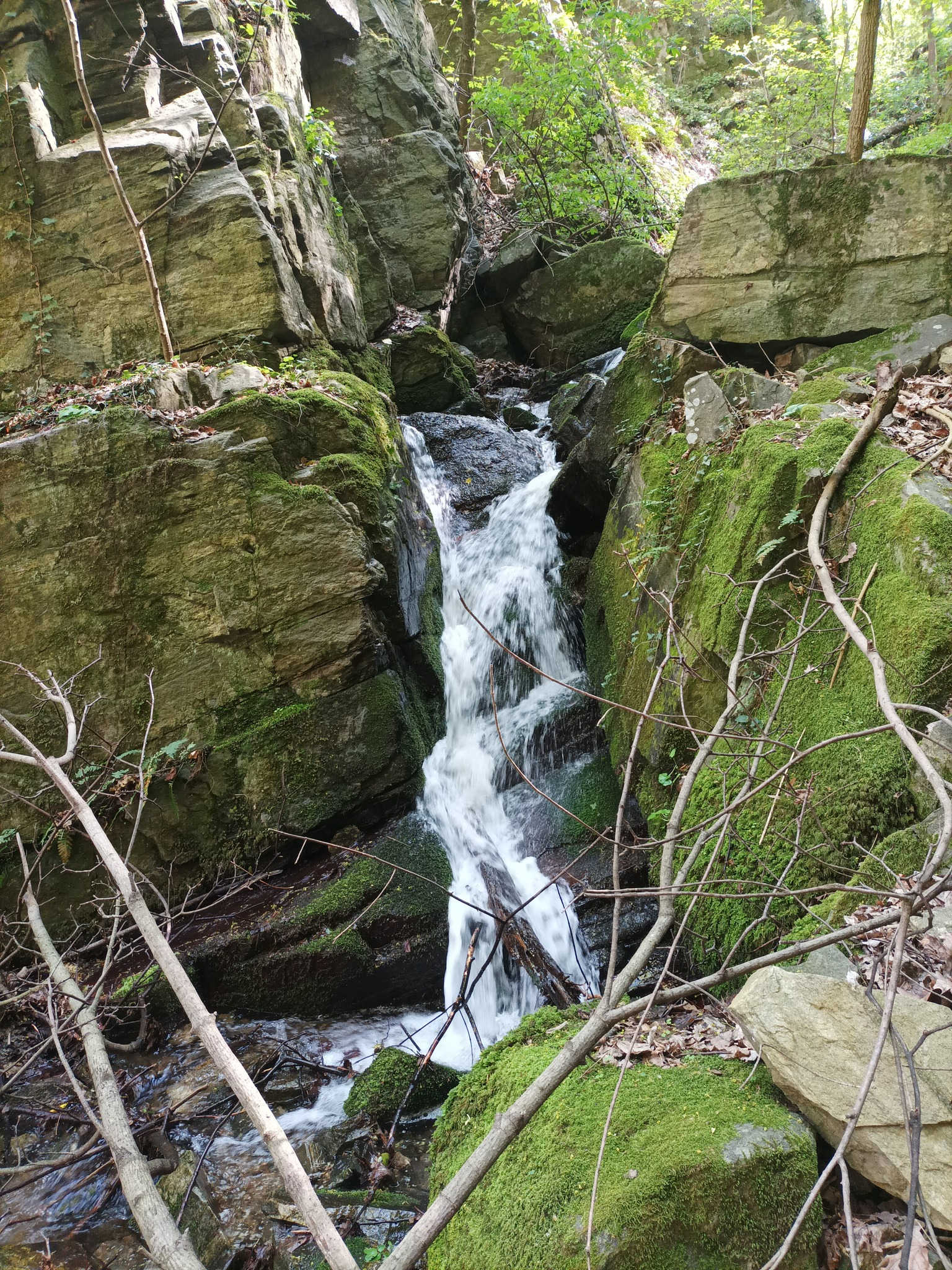 Долен водопад вада Дупката