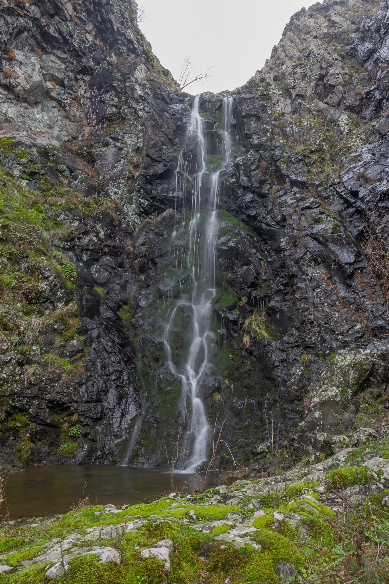 Черния водопад Долен