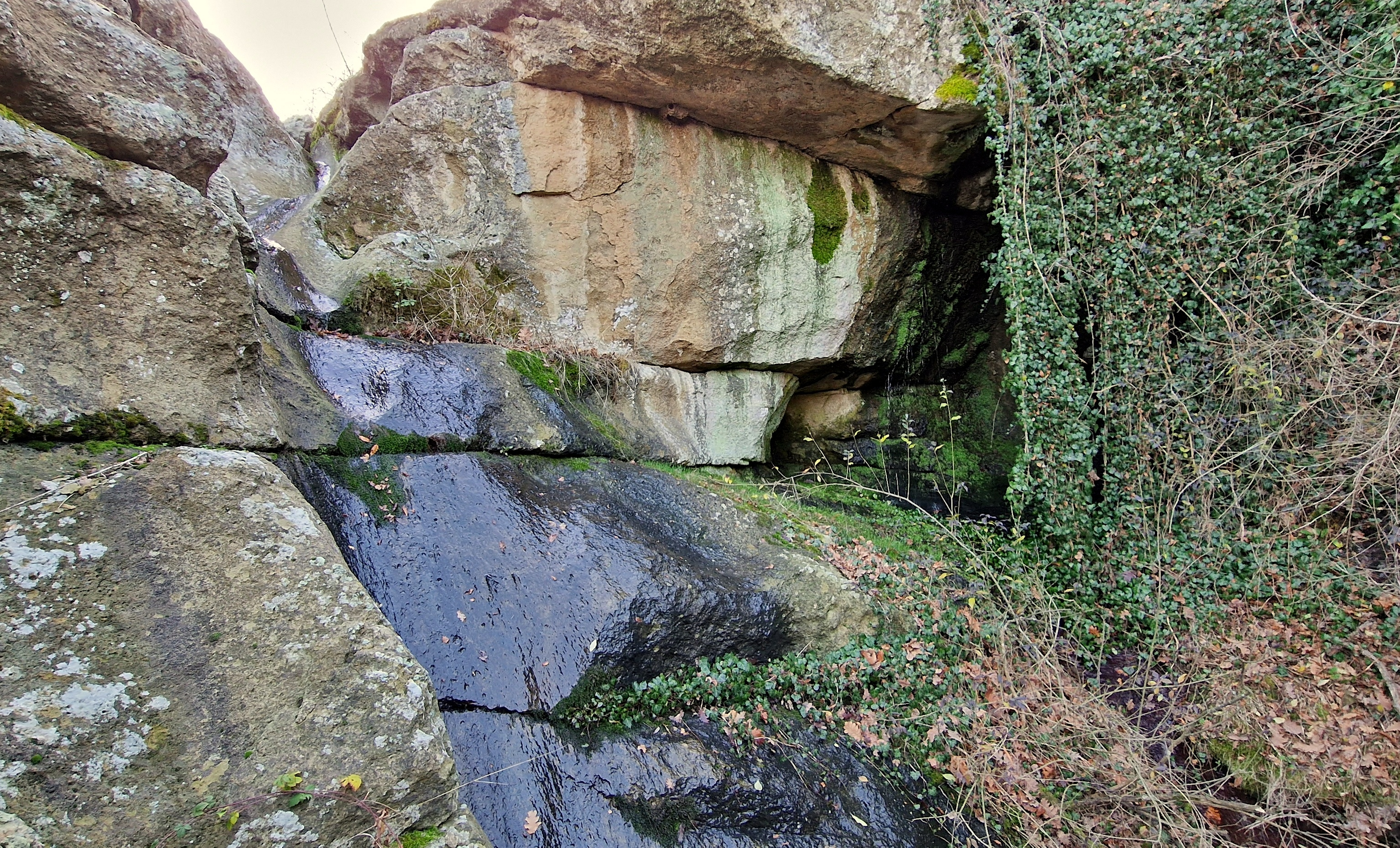 Водопад Дамбалдере