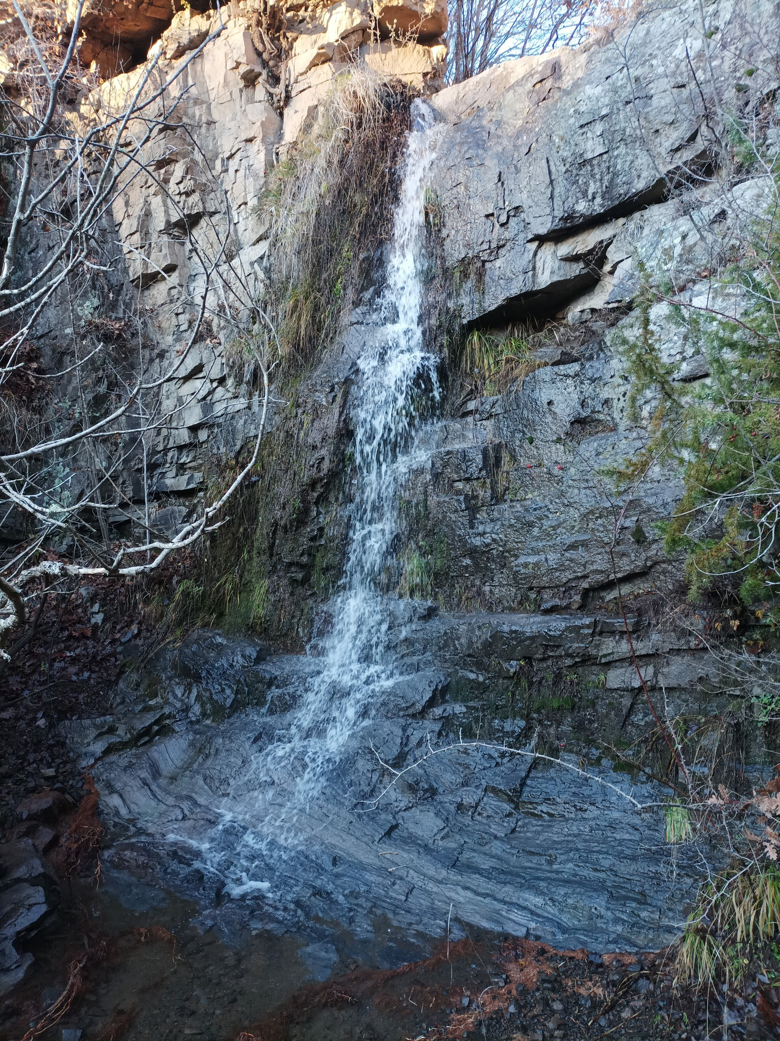 Водопад горен ляв приток Каракая дереси