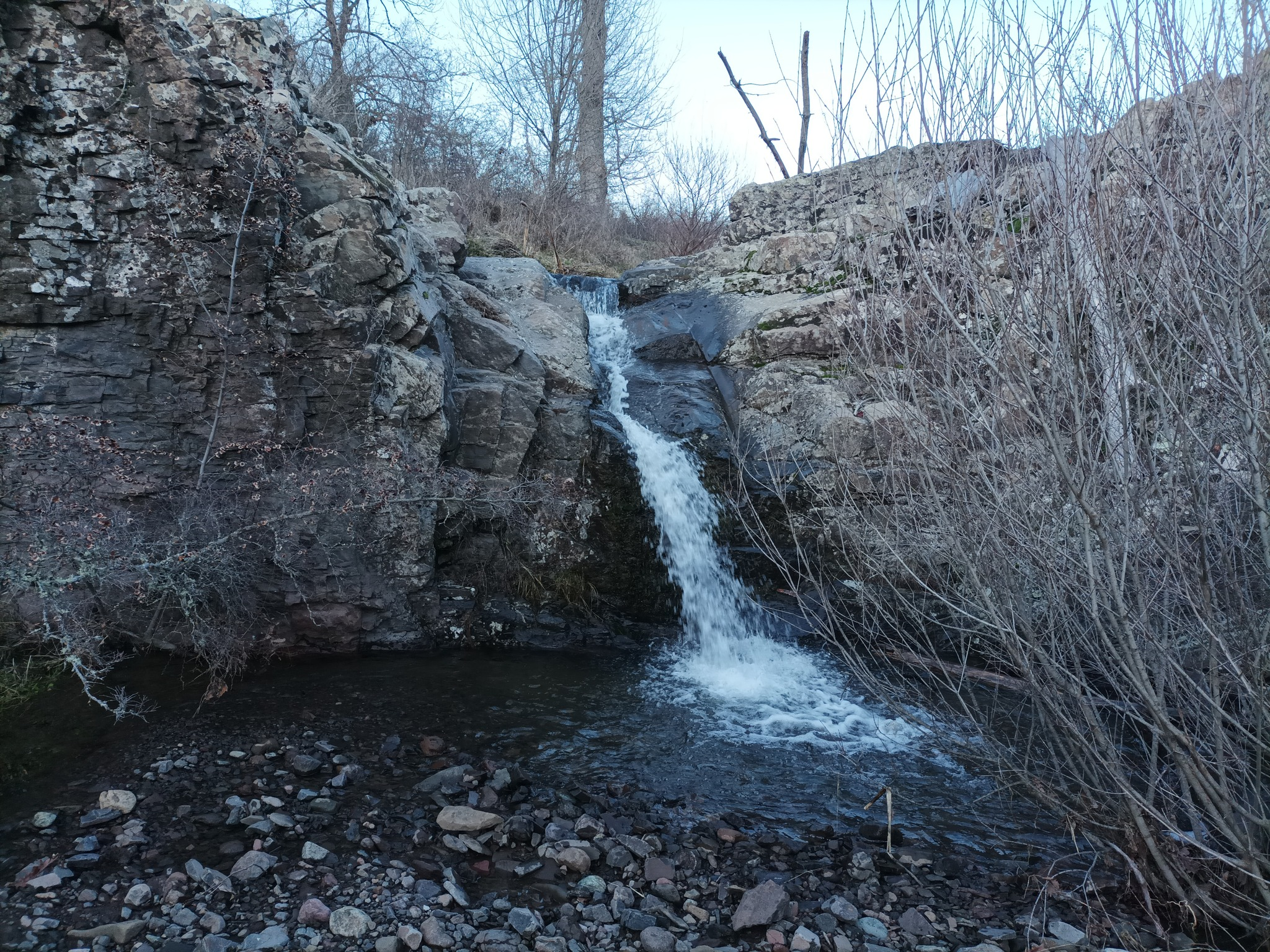 Долен праг Каракая дереси