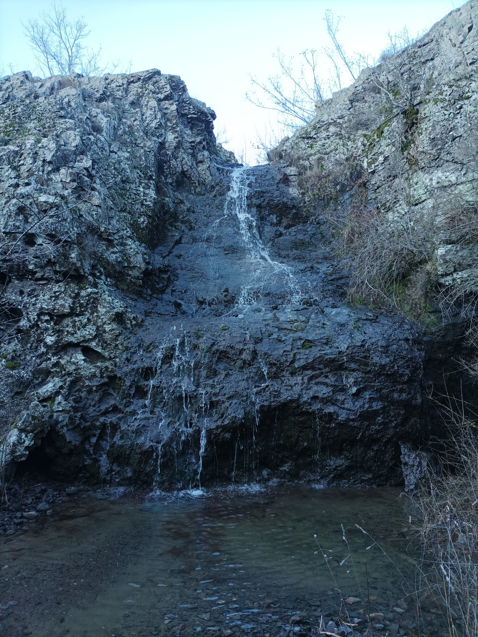 Водопад долен ляв приток Каракая дереси