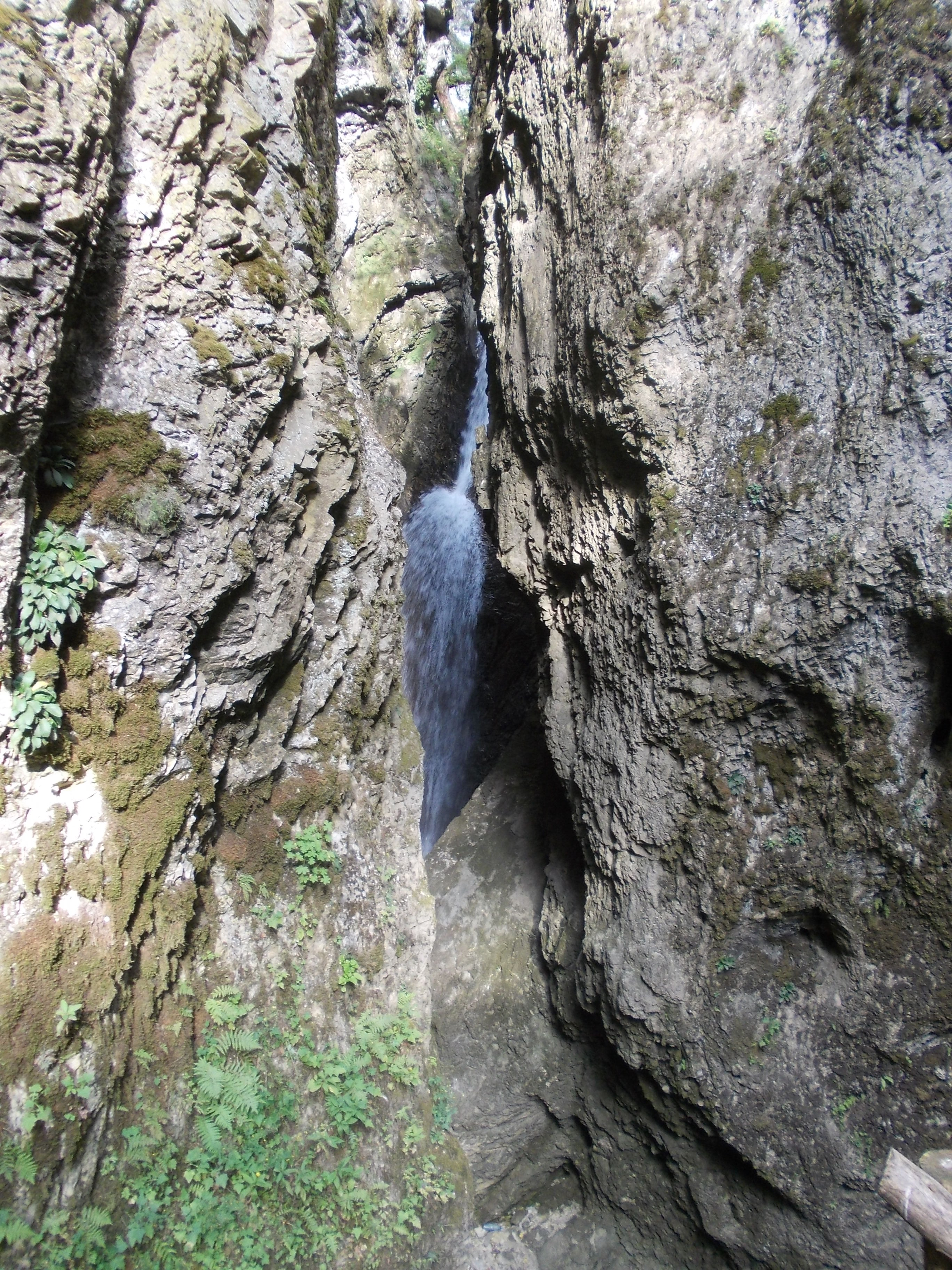 Скрития водопад Читак дере